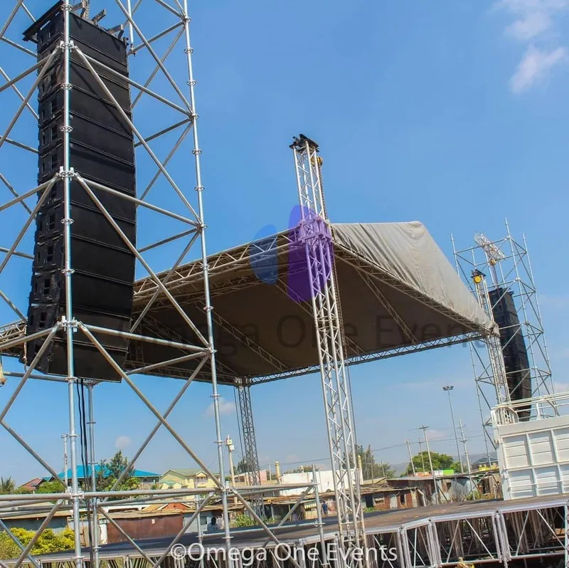 Line array and stage